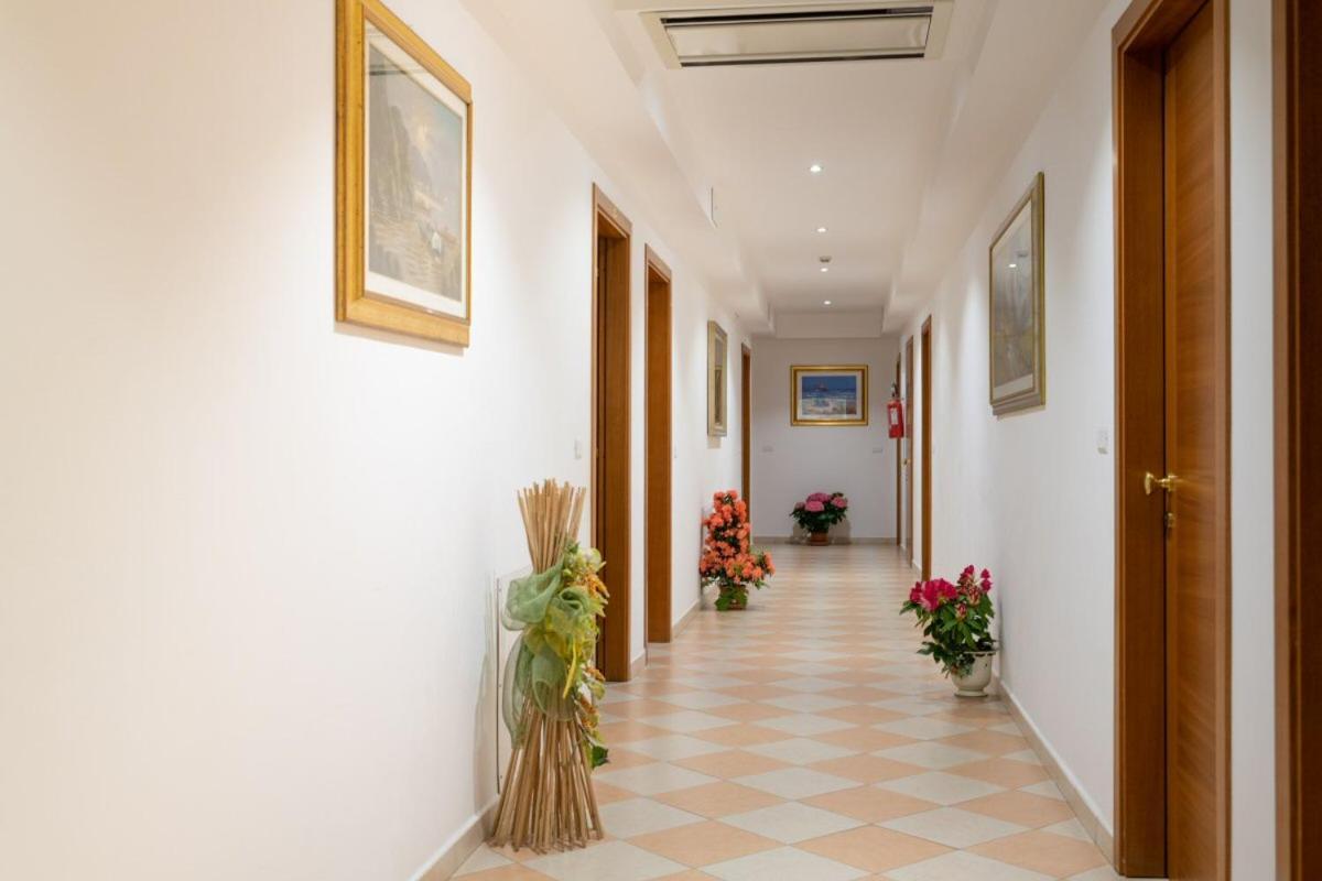 Hotel Bruna مارتينسيكورو المظهر الخارجي الصورة